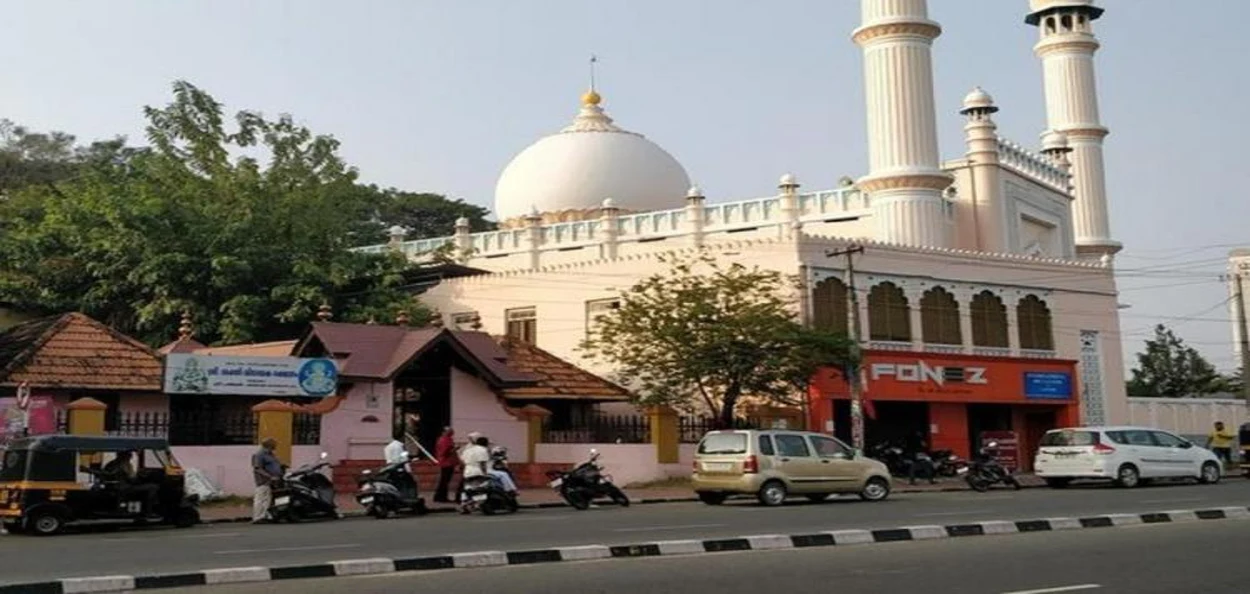 একেলগে থকা এটা মন্দিৰ আৰু মছজিদ