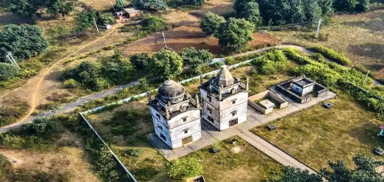 মেকক্লাস্কি গঞ্জত সৰ্ব ধৰ্মস্থানৰ এক দৃশ্য