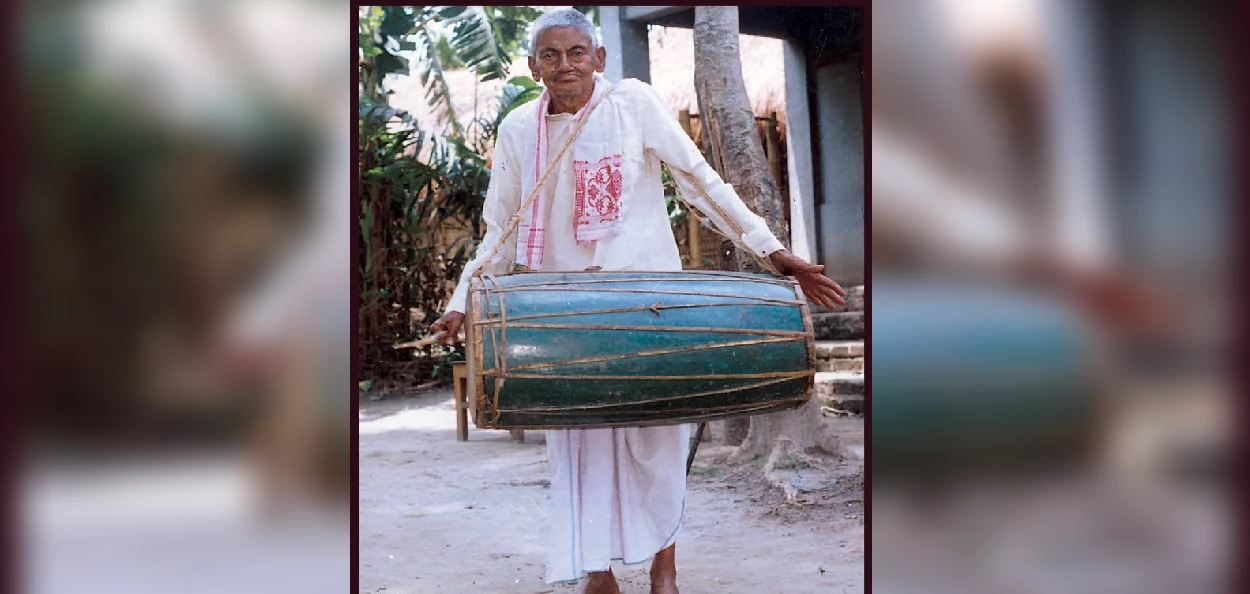 কামৰূপীয়া ঢুলীয়াৰ যাদুকৰ‌ মোহন ভাইৰা। ফটো : হিৰণ্ময় গোস্বামী।