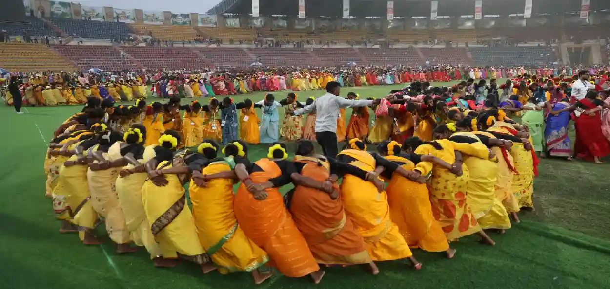 সৰুসজাই ক্রীড়া প্রকল্পত 'ঝুমইৰ বিনন্দিনী'ৰ আখৰা 